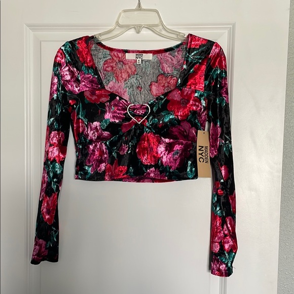 NYC Tops - NYC Pink Floral 🌸Long Sleeve Crop Blouse
Juniors size M (7-9)